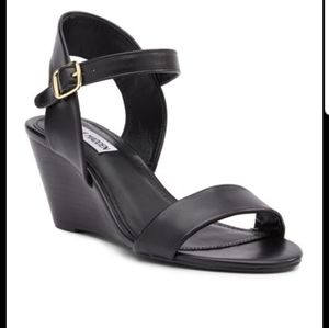 Steve Madden Size 9 Black Graze Sandals